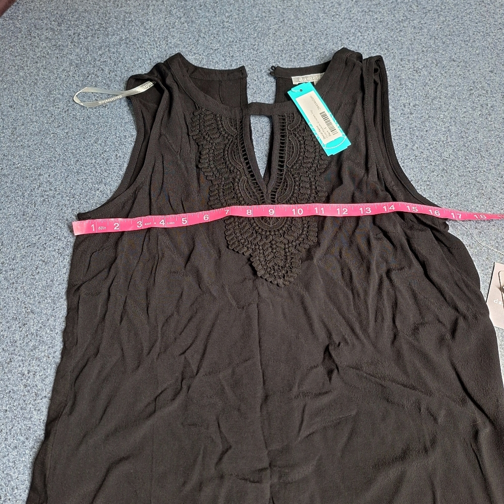 Daniel Rainn "Quin Keyhole Crochet Top", Size Small, Style#RPD15302RY3, NWT - Picture 9 of 14